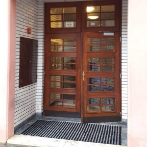 Vhod v večstanovanjsko stavbo